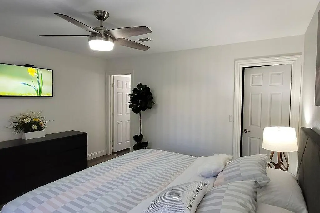 Апартаменты L - Fully Remodeled And Professionally Decorated Лас-Вегас США